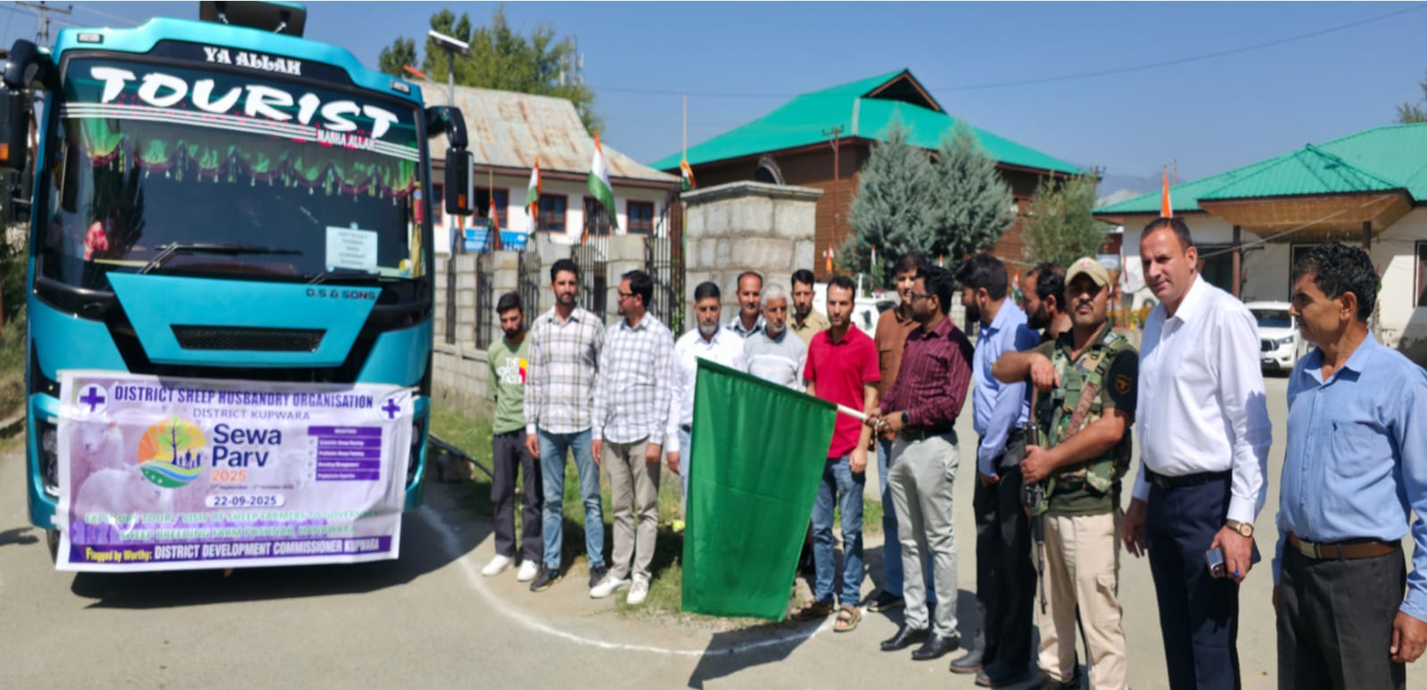 DC Kupwara with beneficiaries at the flag-off ceremony
