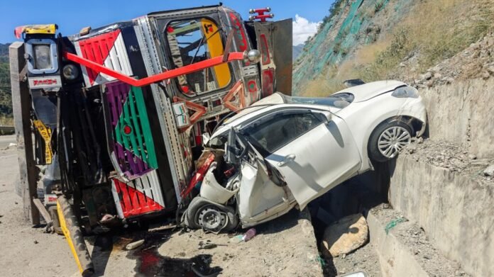 Road accidents in Jammu with police presence